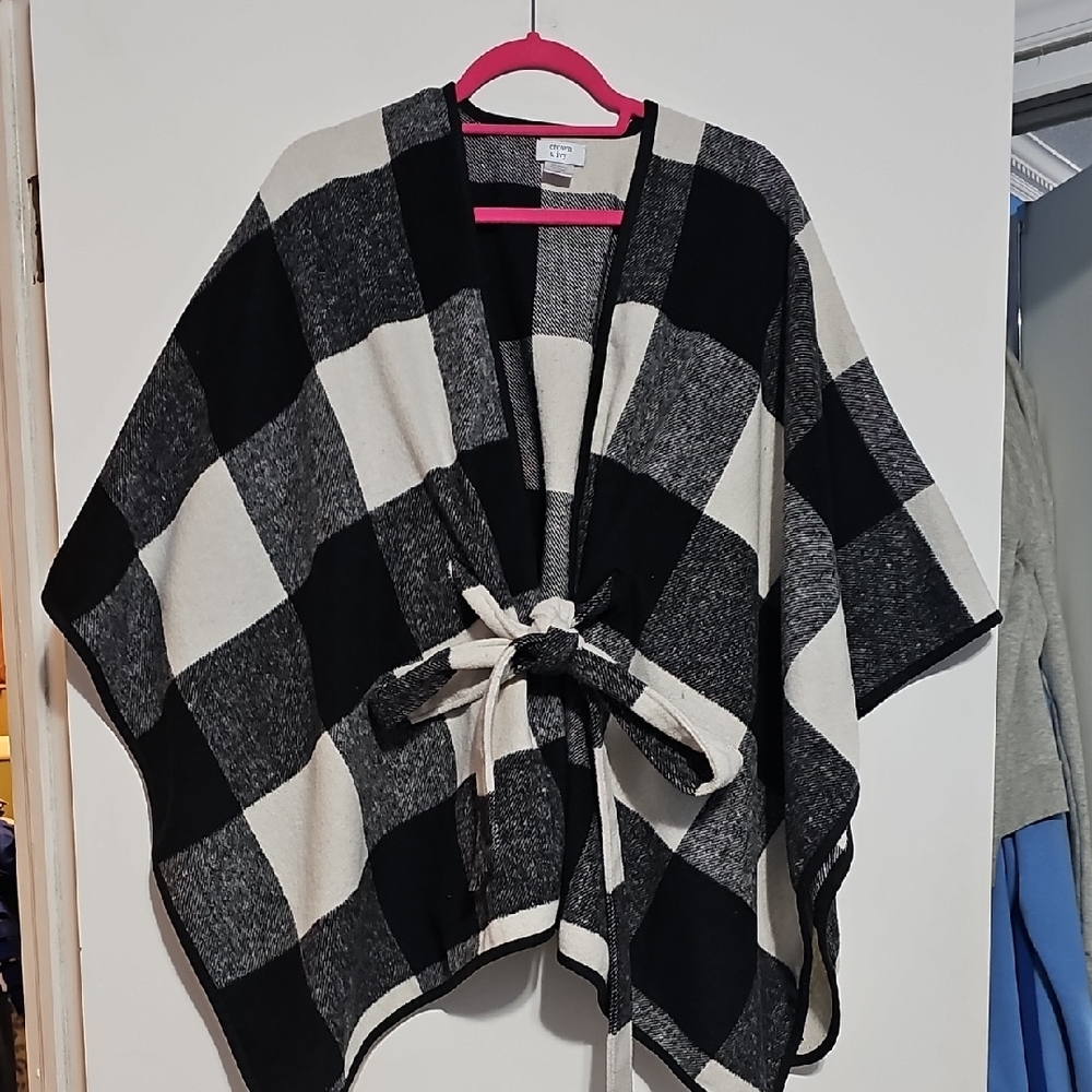 Crown & Ivy Black and White Plaid Poncho One Size Wrap Style Fits All Sizes Fall
